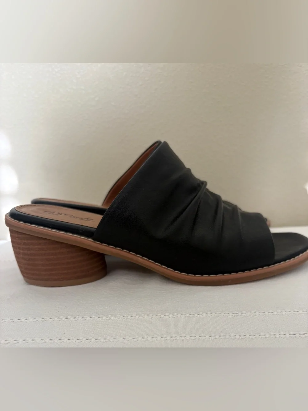 EuroSoft Corley Black Ruched Slide Sandals Size 9